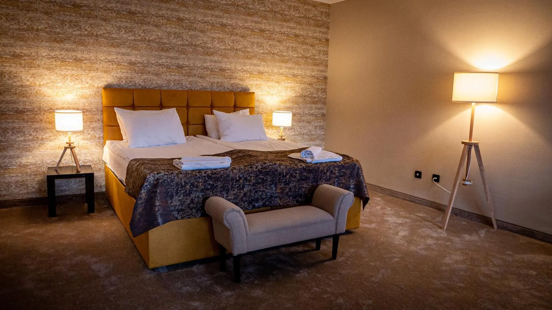 Riverside Boutique Hotel 班斯科